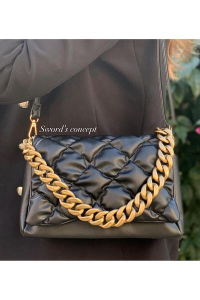 SWORDS CONCEPT Quilted Black Bag with Thick Chain ​​Detail