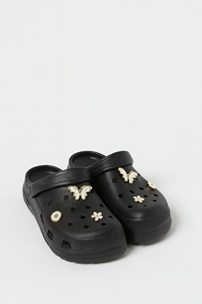 Two Two Comfort Model Non-Slip Sole Slippers with Butterfly & Flower Accessories