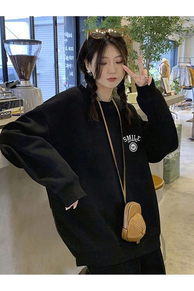 Flood Of Style حذاء نسائي أسود بشعار أسود مطبوع عليه ابتسامة مقاس كبير