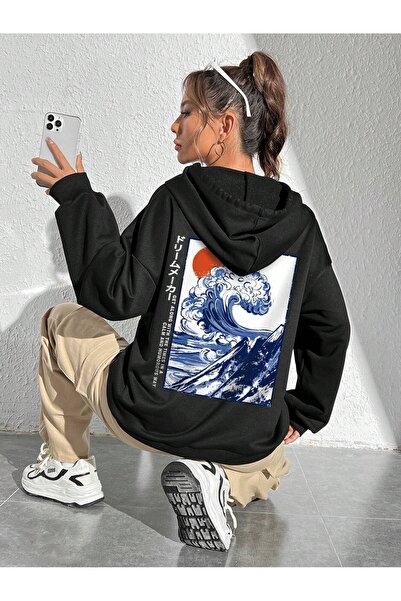 Flood Of Style Μαύρο γυναικείο μπλουζάκι με κουκούλα Get Alon Dalga με τύπωμα...