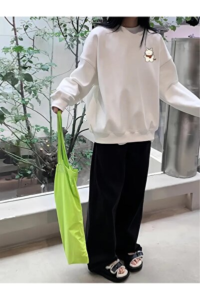 Flood Of Style Figurină de pluș albă pentru femeie albă cu imprimeu guler rotund