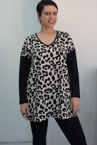 Mertcan Butik V-Neck Cream Beige Black Leopard Print Low Sleeve Two-Thread Combed Cotton Long-Sleeved T-Shirt
