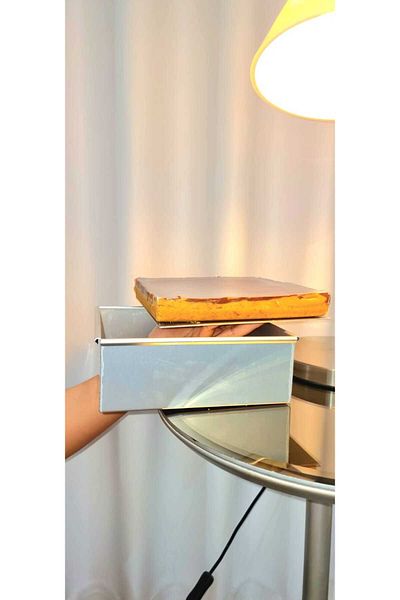 Unbranded/Generic 10-inch square brownie pan with removable base