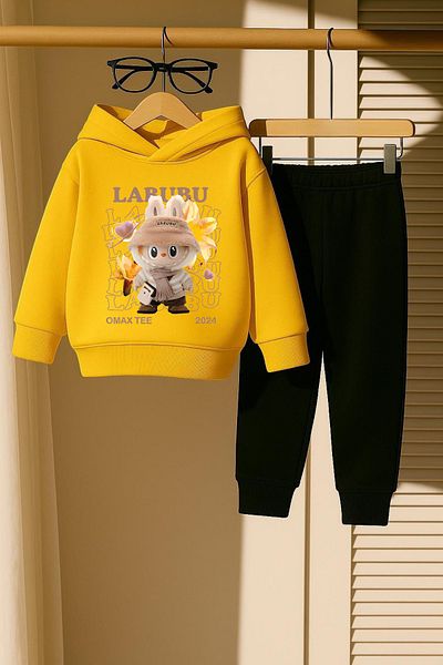 New Shine سويت شيرت أصفر اللون مطبوع للجنسين من Labubu