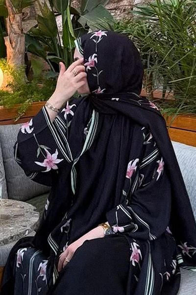 carell Meltem's Choice Blooming Monogram Flush Shawl Black