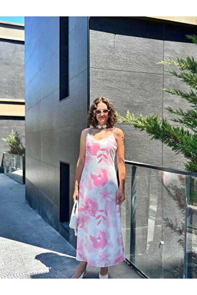 Sude Kızanlıklı Rochie din satin floral cu bretele subțiri