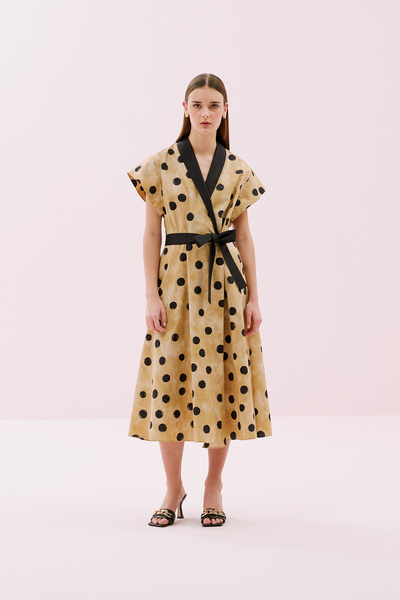 Roman Puan Desenli Beli Kuşaklı Kruvaze Midi Boy Elbise Standart Renk Y251101...