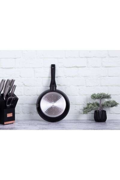 Berlinger Haus Serpenyő, 24 cm 4,8 cm 1,7L - Kovácsolt alumínium fekete