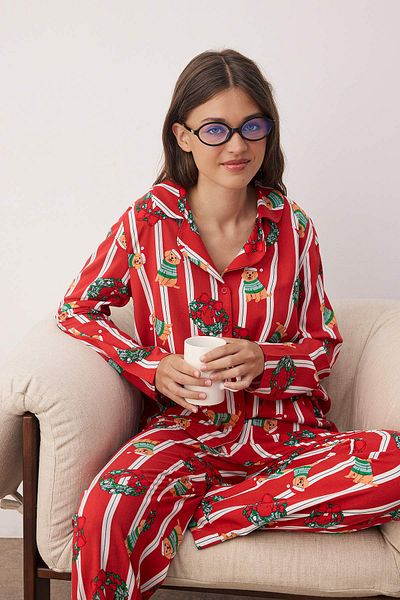 Trendyol Collection Σετ πιτζάμες με υφαντό βισκόζη με χριστουγεννιάτικο θέμα με στάμπα μπορντό THMAW26PT00030