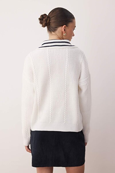 Trendyol Collection Ecru Hair Braided Wide Fit Turn-Down Collar Knitwear Sweater Twoaw26Kz00120