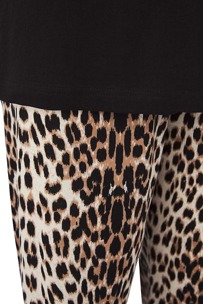 Trendyol Curve Black Leopard Pattern Capri Knitted Pajamas Set Tbbss25Ai00002