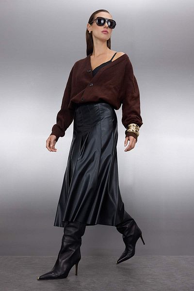 Trendyol Collection Black Faux Leather Pleated Midi Skirt Twoaw26Et00029