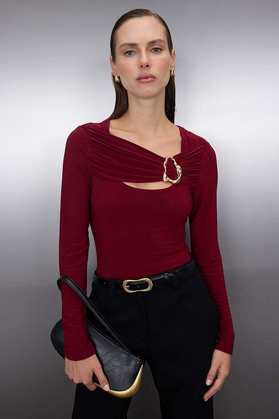 Trendyol Collection Burgundy Accessory and Cut Out Detail Bodycon Stretchy Knitted Blouse Twoaw26Bz00087