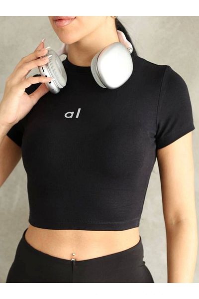 VibeGaia Women's Crew Neck Short Sleeve Basic Crop Top T-Shirt