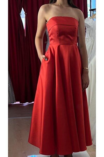 MODA Kırmızı straplez elbise