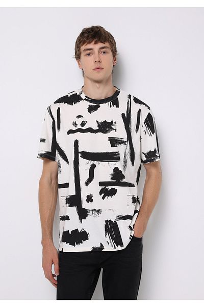 Colin's Comfort Fit Round Neck Printed Men's White Short Sleeve T-Shirt