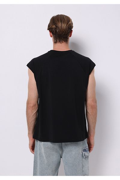 Colin's Boxy Fit Men's Black Undershirt