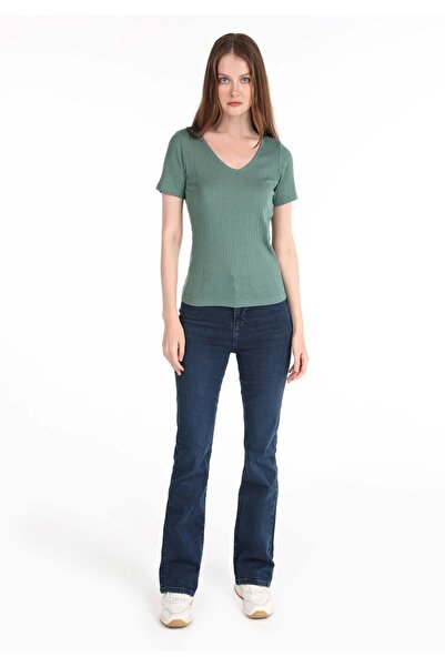 Colin's Slim Fit Γυναικείο κοντομάνικο μπλουζάκι με λαιμόκοψη σε πράσινο χρώμα