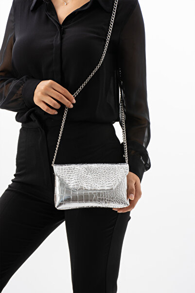 vagues Geantă de mână și de umăr pentru femei Krok Clucth Jake cu curea lungă argintie