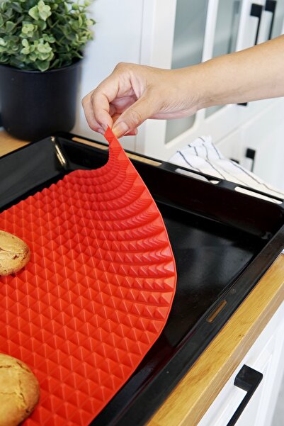 EVLE Pyramid Silicone Baking Mat, Platinum Silicone, 27 X 38 Cm, Red