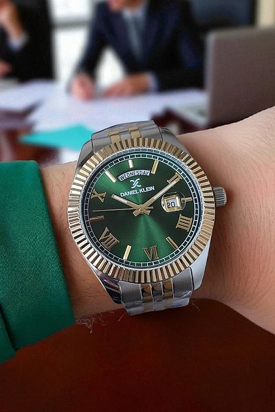 Daniel Klein Steel Bracelet Gold/Metallic Green Dial Jubilee Bracelet Men Wrist Watch with Calendar