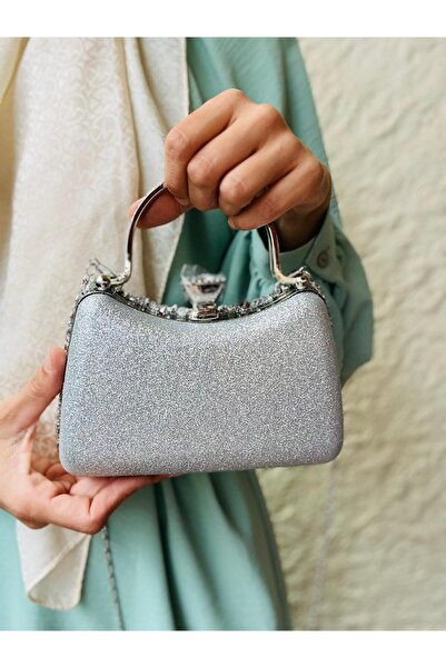 Çanta Trend Γυναικεία ασημένια βραδινή τσάντα φορέματος με μεγάλες κρυστάλλινες πέτρες και μακρύ λουράκι με αλυσίδα