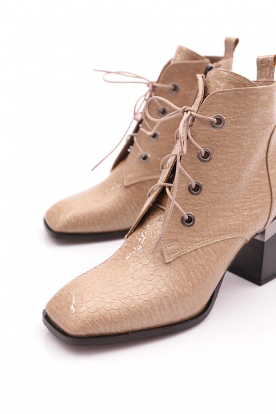 DGN 604 Γυναικείες μπότες με τακούνι