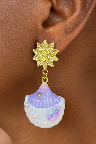 TAKIŞTIR أقراط على شكل صدفة البحر باللون الذهبي والأرجواني (زوج)