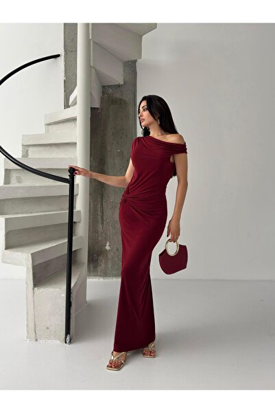 Serica Moda Bordo Düşük Omuz Asimetrik Yaka Elbise