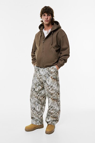 Pull & Bear Kamuflaj desenli carpenter jean