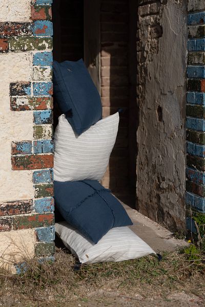 JOJOMIA Larin Throw Pillow Case