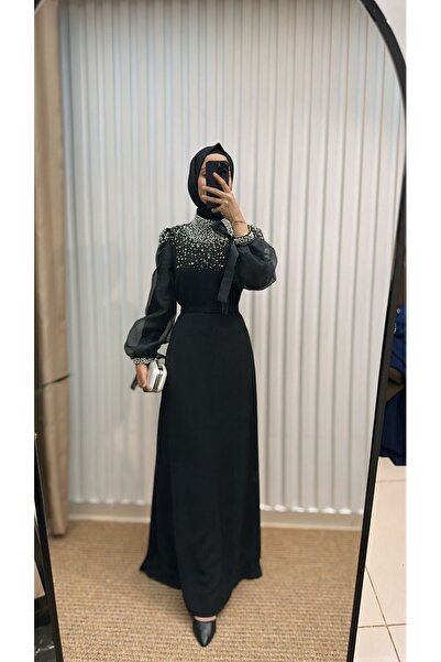 MERVE TESETTÜR فستان سهرة من الكريب المطرز باللؤلؤ من الأورجانزا