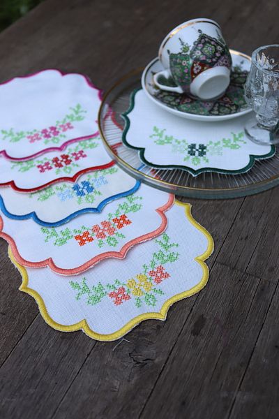 vipceyiz 6 Colorful Cross-Stitch Cocktail Napkins