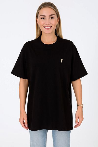 VibeGaia Heart Embroidery Detailed Oversize Black T-Shirt – Comfortable and Stylish Casual Style