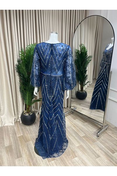 Diva style Distinctive and elegant evening dress in plus sizes