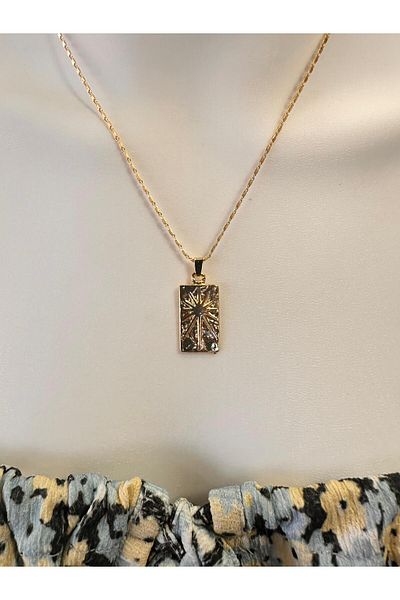 Uno Di Famiglia Elegant Lacquer Finish Rectangular Figure Stylish Necklace