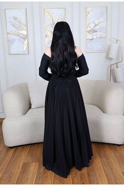 HOOR AL-YASMEEN Soft and covering evening dress made of Barbie fabric