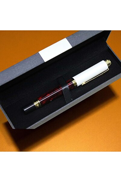 Kuzey Tacı قلم حبر جاف فاخر باللون الأحمر الداكن مع غطاء أبيض ونمط ذهبي اللون...