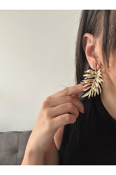 Finery by Nerrs Zr Model Areka Leaf Earrings