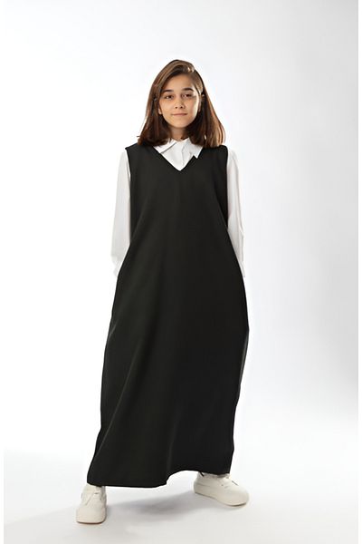outline Medium school uniform, olive green, with a triangular opening