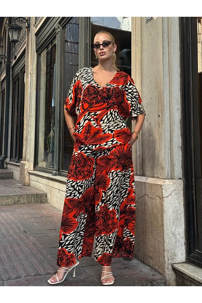 Tubik Women's V-Neck Patterned Pocket Bottom Top Set
