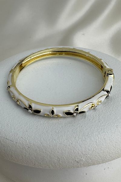 Modex Special Series Enameled Stone Detail Flower Handcuff Bracelet (Diameter: 6cm)