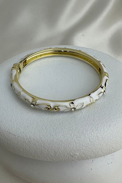 Modex Special Series Enameled Stone Detail Flower Handcuff Bracelet (Diameter: 6cm)