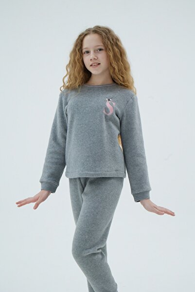 ZEYZEY 8911 Girl's Embroidered Fleece Pajama Set