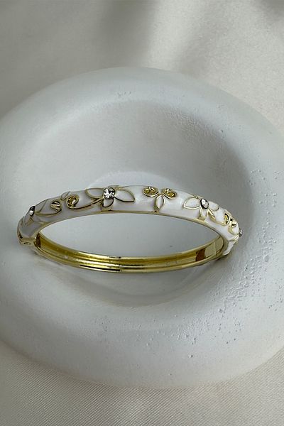 Modex Special Series Enameled Stone Detail Flower Handcuff Bracelet (Diameter: 6cm)