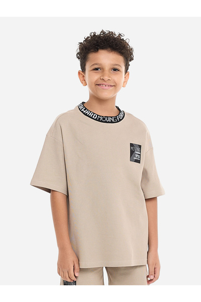 Victor and Jane By Styli Boys Beige Printed Neckline T-Shirt and Shorts Set