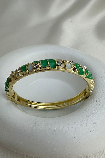 Modex Special Series Enameled Oval Details Stone Handcuff Bracelet (Diameter: 6cm)