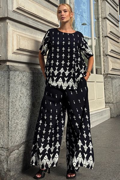 VAGGON Crew Neck Patterned Blouse and Pants Set
