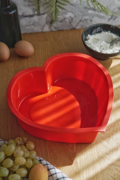 EVLE Heart Model Silicone Cake Mold, Platinum Silicone, Red