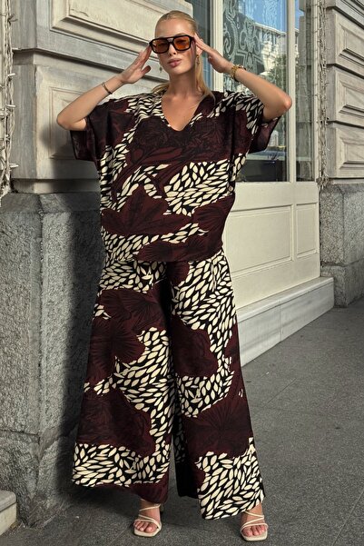 VAGGON Women's Bitter Brown Patterned V-Neck Half Sleeve Blouse and Elastic Waist Palazzo Pants Set Vs00800